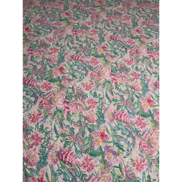 Pottery Barn X Lilly Pulitzer Reversible King Quilt in Lilly Of The Jungle - Picture 6 of 13